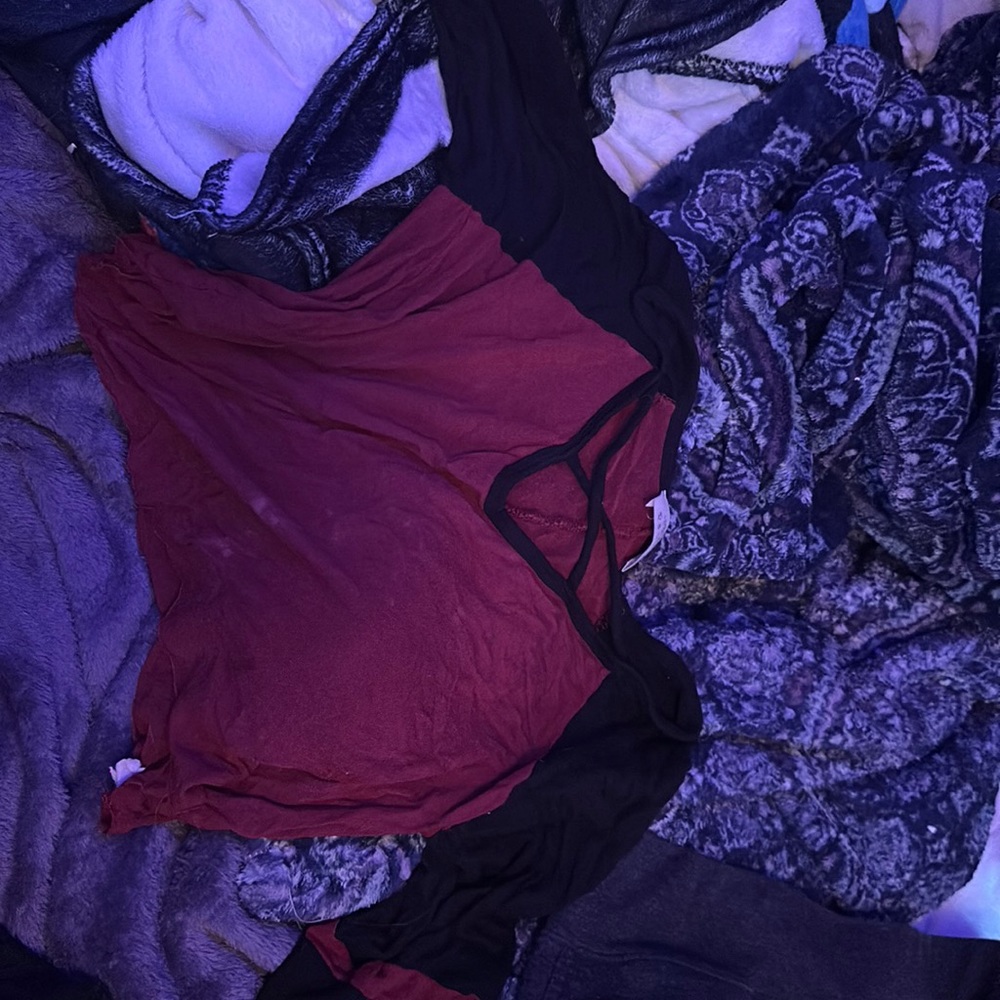 Devine cropped cleavage cut